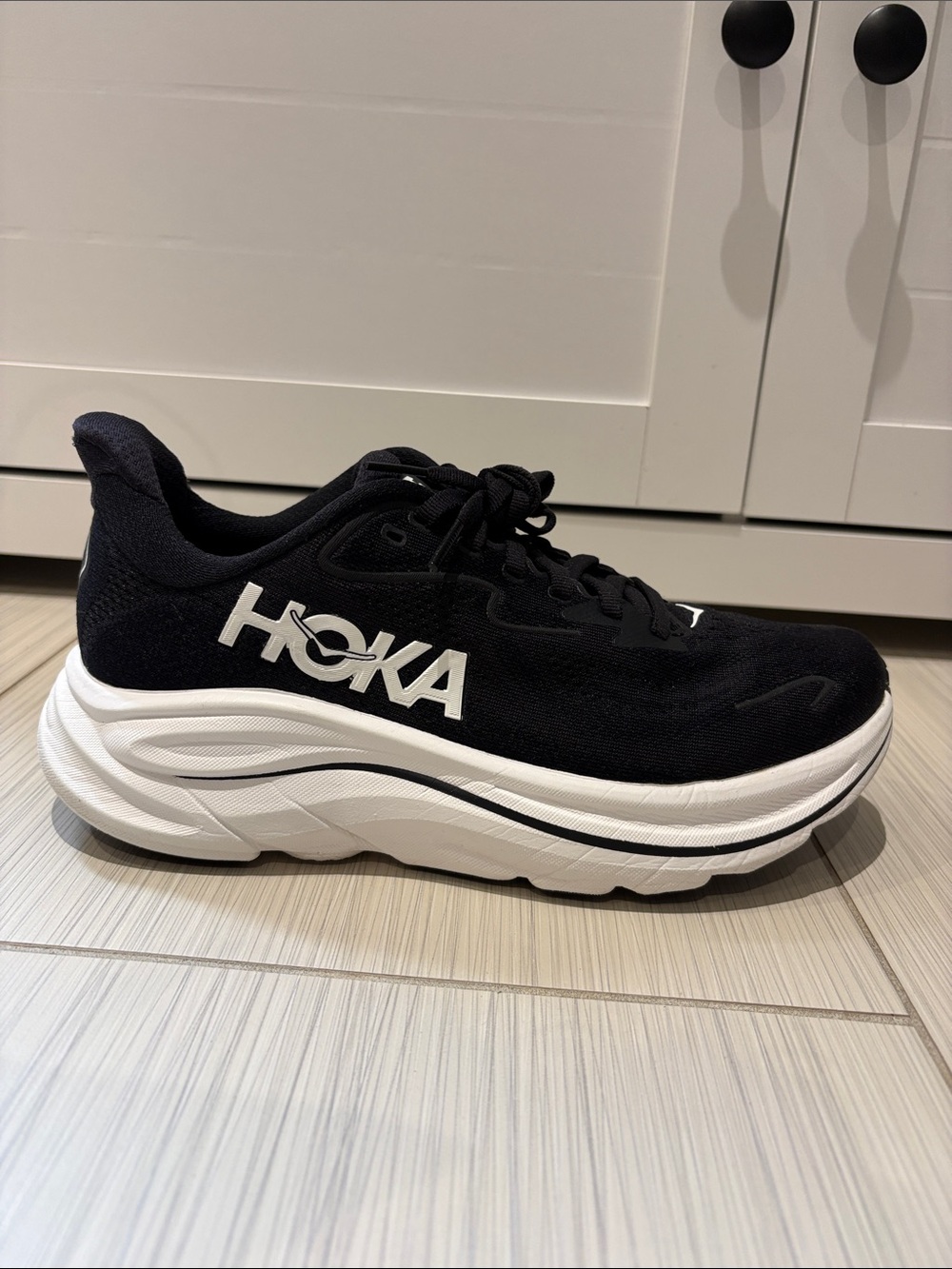 Hoka Women's Clifton 10 - Size 7 Black and White Cushion Running Sneaker